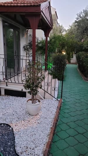 thumbnail: Interior entrance