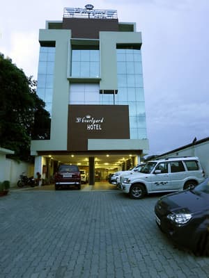 thumbnail: Exterior detail