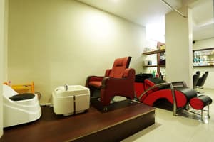 thumbnail: Nail salon
