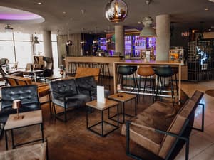 thumbnail: Bar (on property)