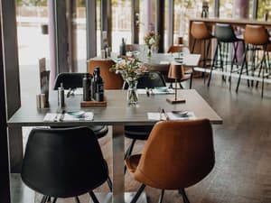 thumbnail: Bar (on property)