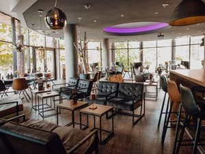 thumbnail: Bar (on property)