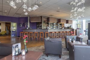thumbnail: Bar (on property)