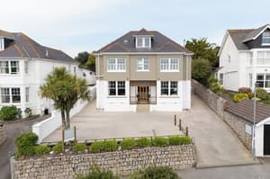 thumbnail: Front of property