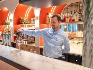 thumbnail: Bar (on property)