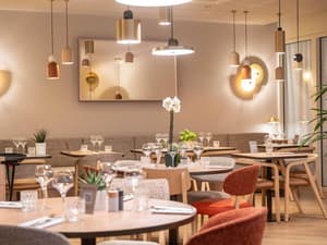thumbnail: Restaurant