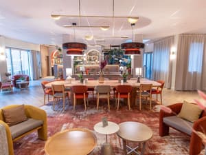 thumbnail: Bar (on property)