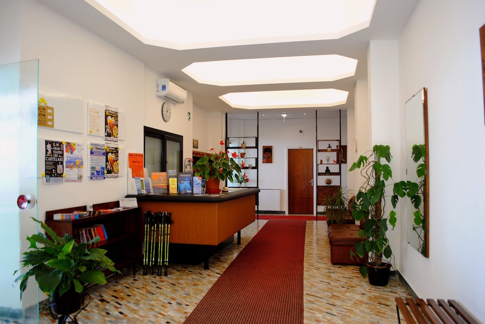 Check-in/check-out kiosk