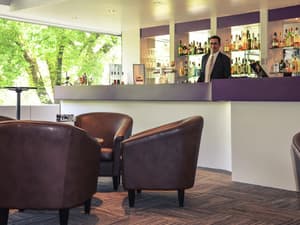 thumbnail: Bar (on property)