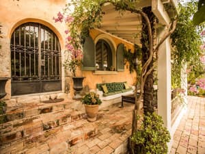 thumbnail: Interior
