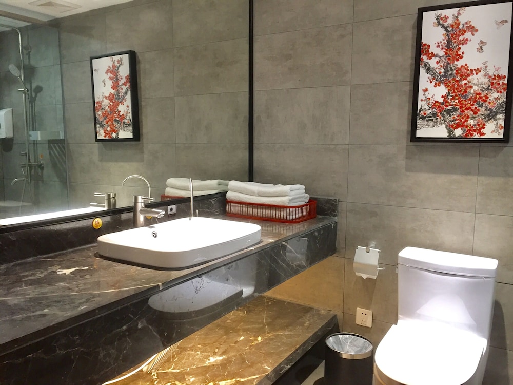Bathroom sink