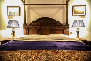 thumbnail: In-room business center