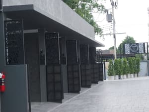 thumbnail: Exterior