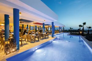 thumbnail: Outdoor dining
