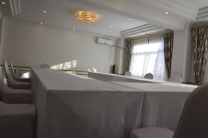 thumbnail: Family dining