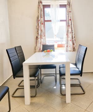 thumbnail: Dining room