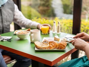 thumbnail: Breakfast area