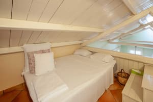 thumbnail: Interior