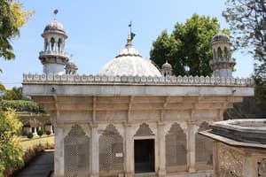 thumbnail: Exterior detail