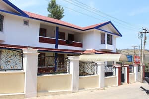 thumbnail: Front of property