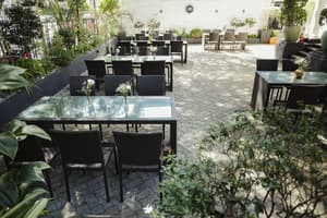 thumbnail: Outdoor dining