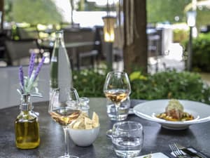 thumbnail: Restaurant