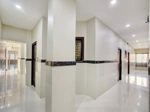 thumbnail: Hallway