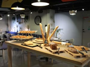 thumbnail: Breakfast area