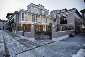 thumbnail: Property entrance