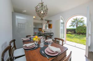 thumbnail: In-room dining