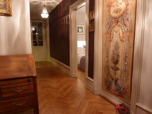 thumbnail: Interior entrance