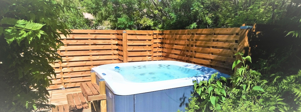 Jetted tub