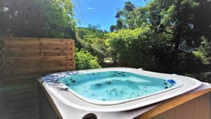 thumbnail: Jetted tub