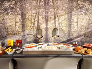 thumbnail: Breakfast area