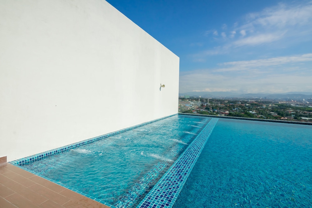 Infinity pool