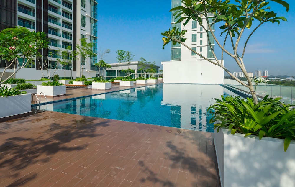Infinity pool