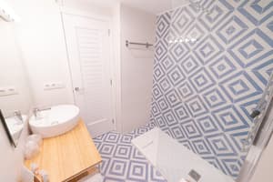 thumbnail: Bathroom shower