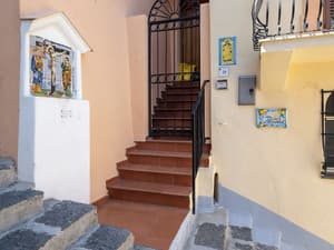thumbnail: Front of property