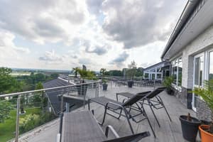 thumbnail: Front of property