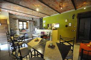thumbnail: Breakfast area