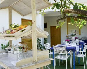 thumbnail: Breakfast area