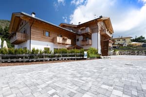 thumbnail: Exterior