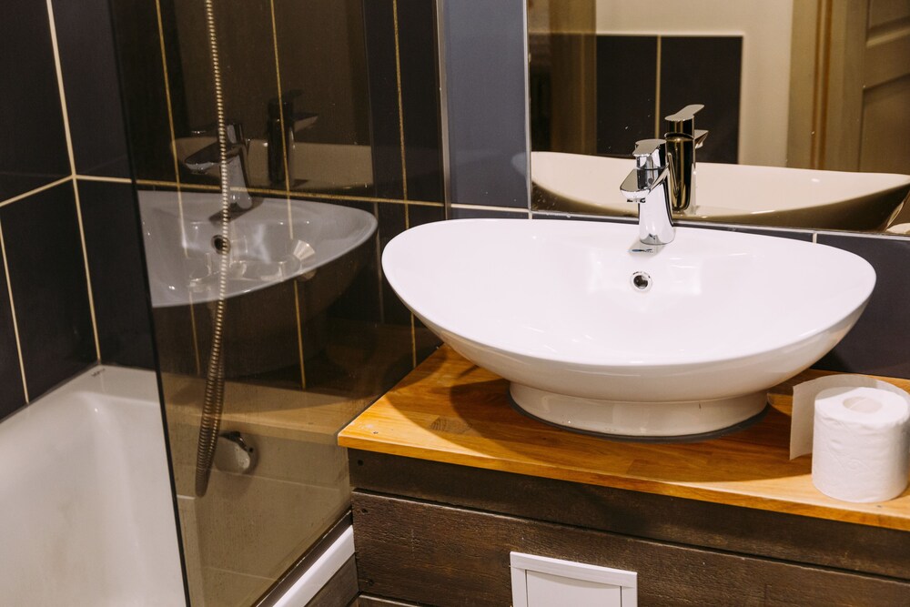 Bathroom sink