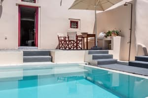 thumbnail: Courtyard view