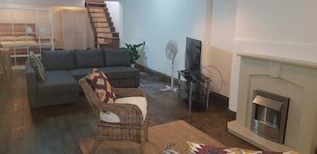 Studio Flat In Stoke Newington High Street 6