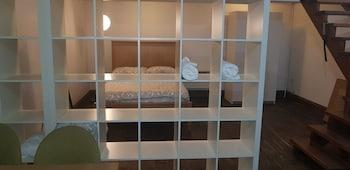 Studio Flat In Stoke Newington High Street 5