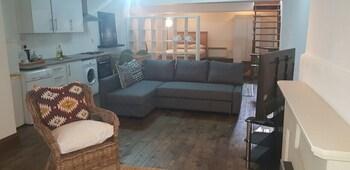 Studio Flat In Stoke Newington High Street 4