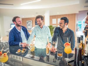 thumbnail: Bar (on property)