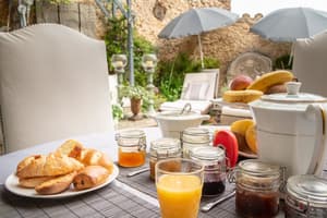 thumbnail: Breakfast area