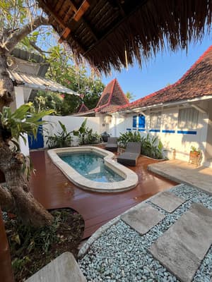 thumbnail: Front of property